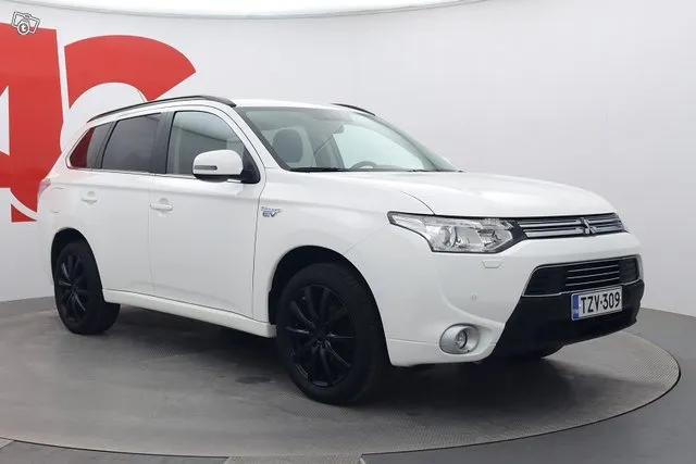 Mitsubishi Outlander Plus 4WD 5P - Koukku / Xenon / 18