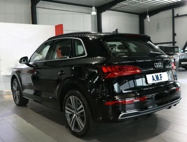 AUDI Q5 40 TDI quattro S tronic Sport Image 4